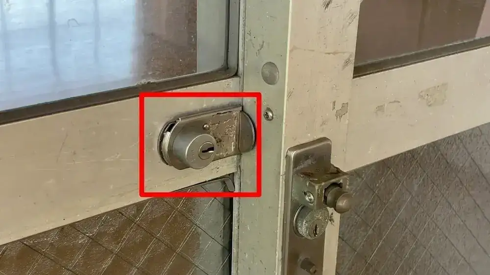 鍵を差し込む